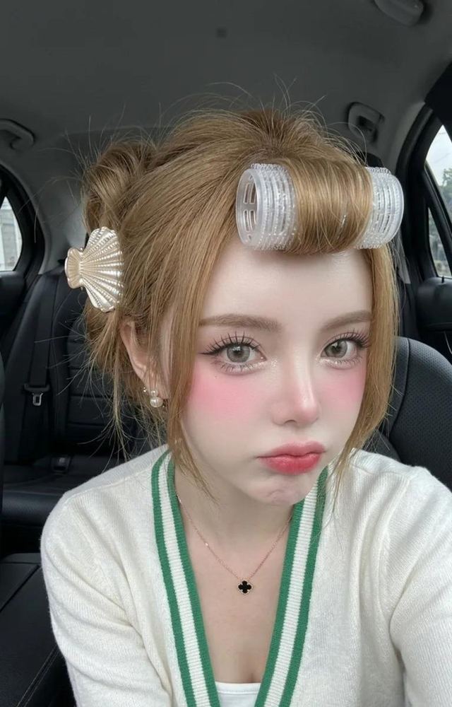 Korean Style Soft-Glam Car Selfie — AI image prompt sample