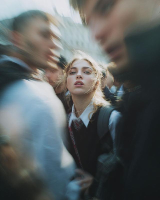 Paparazzi-Style Candid Photo Prompt — AI image prompt sample
