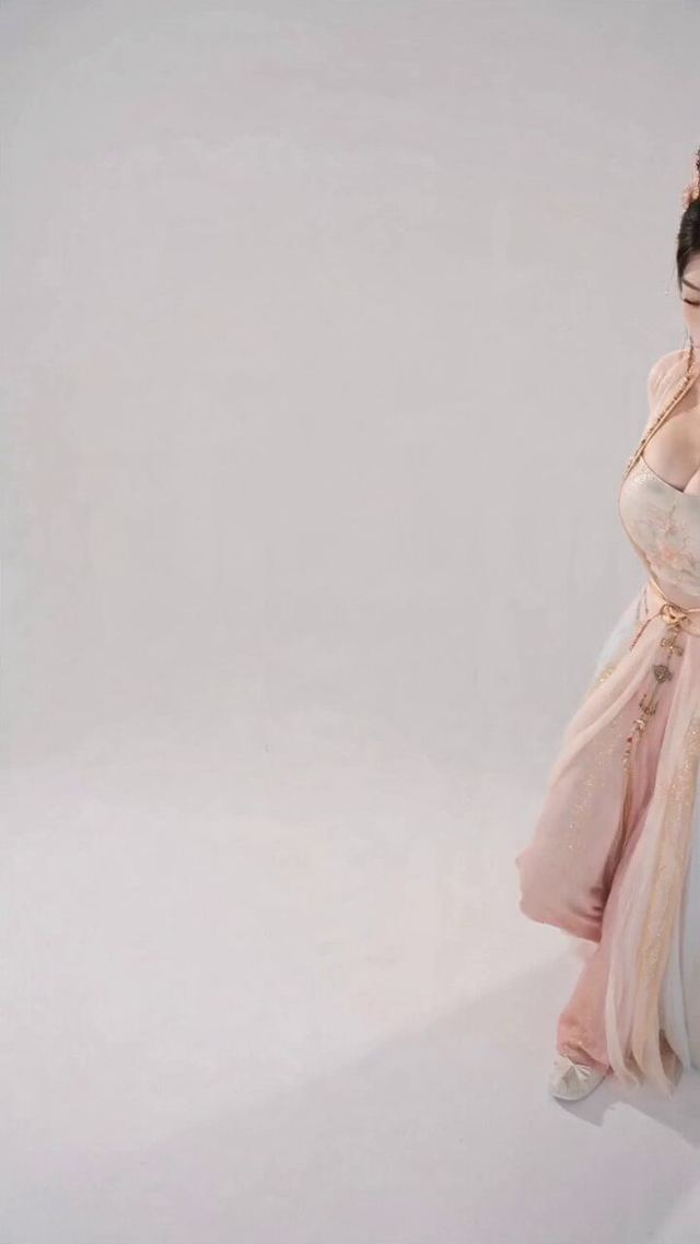 Ancient Style Whistle Dance OOTD — AI video prompt sample