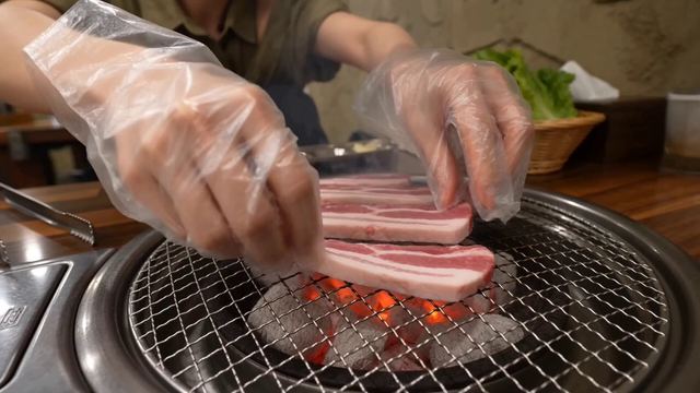 Samgyupsal Lunch, Seven-Shot Phone Vlog — AI video prompt sample